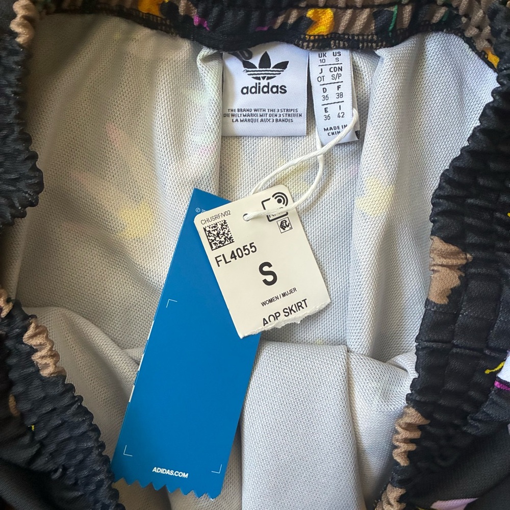 Adidas Originals Allover Floral Hand Print Skirt, Size Small, new with tags - Picture 2 of 4